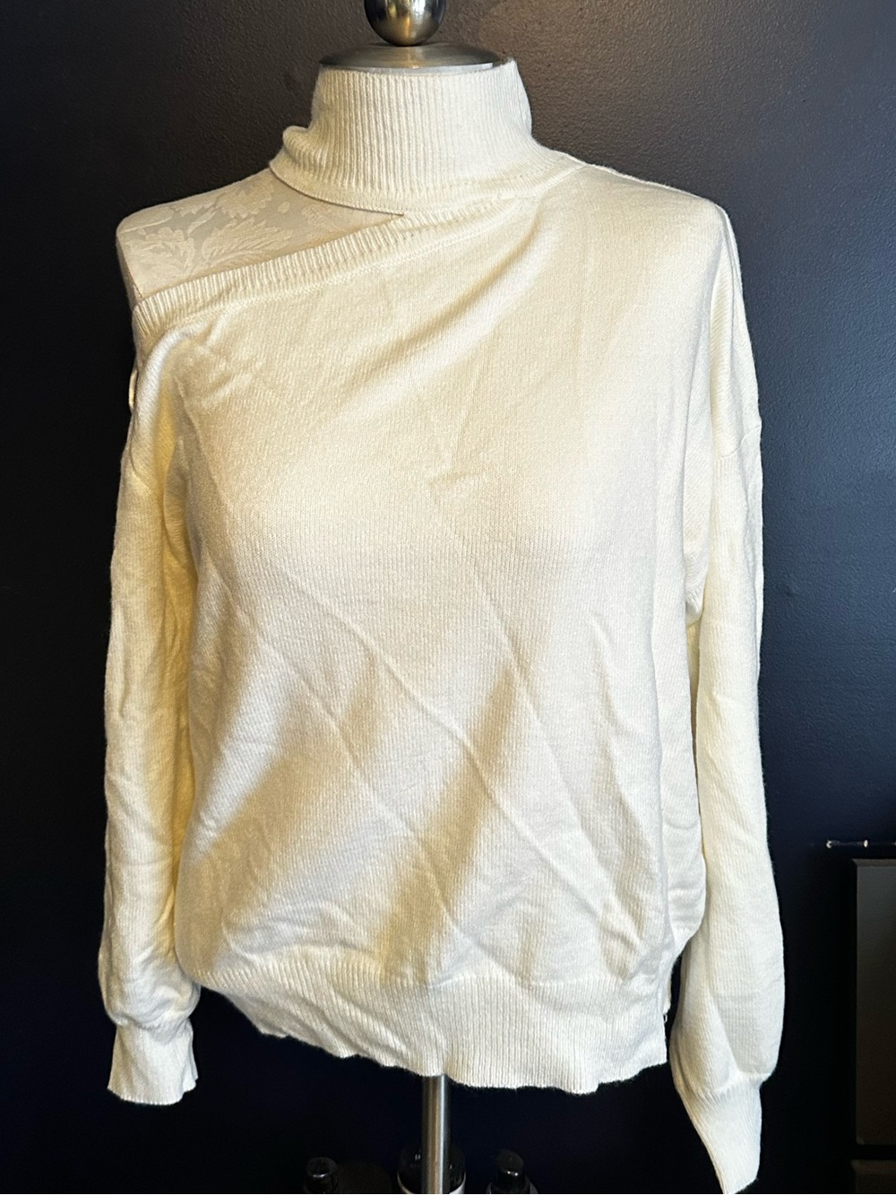 FORE Collection Ivory One Shoulder Cutout Turtleneck Sweater Women’s Large